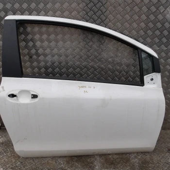 DOOR FRONT RIGHT Toyota Yaris 2011 1.33