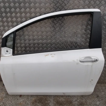 DOOR FRONT LEFT Toyota Yaris 2011 1.33