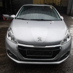 CAR FOR PARTS Peugeot 208 2015 1.2