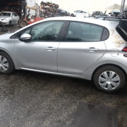 AVTO ZA DELE Peugeot 208 2015 1.2