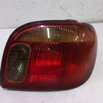FARO POSTERIORE DESTRO Toyota Yaris 2004 1.0