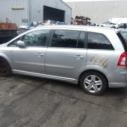 AUTO PER PEZZI Opel Zafira 2011 1.7 DTI