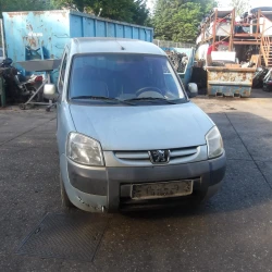 AUTO PER PEZZI Peugeot PARTNER 2 2007 1.6 HDI AUTO PER PEZZI Peugeot PARTNER 2 2007 1.6 HDI