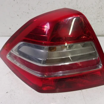 STOP LUČ LEVA Renault MEGANE II 2009 SEDAN 1.6 16V 8200757700