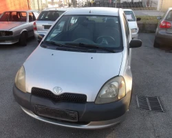 AUTO PER PEZZI Toyota Yaris 2000 1.0