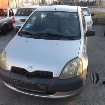 AUTO PER PEZZI Toyota Yaris 2000 1.0