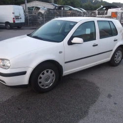AUTO PER PEZZI Volkswagen Golf 2000 1.4
