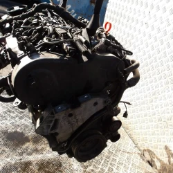 CEL MOTOR Volkswagen Golf 2010 VI. 1.6 TDI CAYC 03L100032T