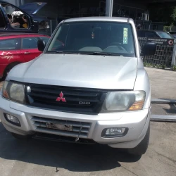 AUTO PER PEZZI Mitsubishi Pajero, Montero 2002 3.2 DID