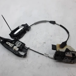 ZAKLEP  ZADAJ DESNA Peugeot 2008 2018 1.2 98125011b0