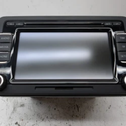 RADIO Volkswagen Golf 2009 1.4 TSI AUT. 3C8035195 RADIO Volkswagen Golf 2009 1.4 TSI AUT. 3C8035195