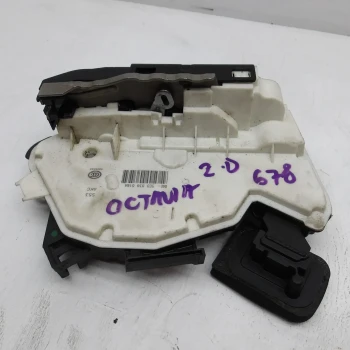 ZAKLEP  ZADAJ DESNA Škoda Octavia 2014 COMBI 1.2 TSI AUT. 5E0839016A