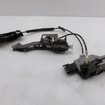 ZAKLEP  ZADAJ LEVA Peugeot 3008 2009 1.6 HDI 9137T8
