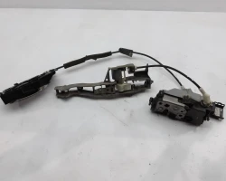 ZAKLEP  ZADAJ DESNA Peugeot 3008 2009 1.6 HDI 9138Z2