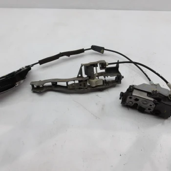 ZAKLEP  ZADAJ DESNA Peugeot 3008 2009 1.6 HDI 9138Z2