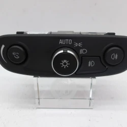 STIKALO LUČI Opel Insignia 2021 2.0 d 84215920