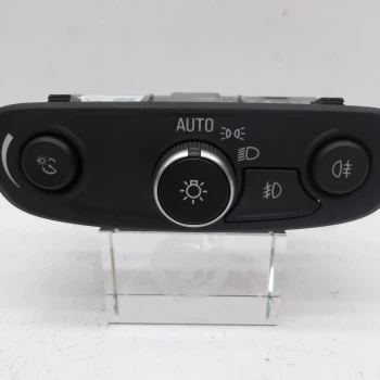 STIKALO LUČI Opel Insignia 2021 2.0 d 84215920